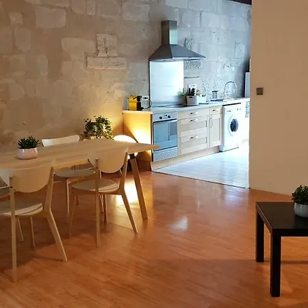 Quartier Historique Proche Des Halles Tours